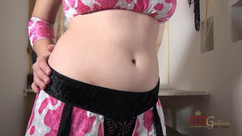 ATKIngdom Fans: Vollbusiges teen spielt mit muschi