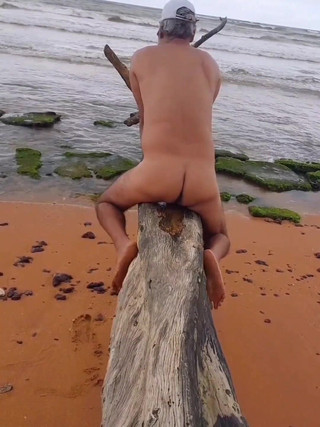 Ladysilvas: Ladysilva pantat montokku di pantai