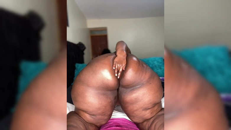 Legendary Booty Overdose: Zenci iri güzel kadın götüne tapıyor ve dölleme fışkırtıyor
