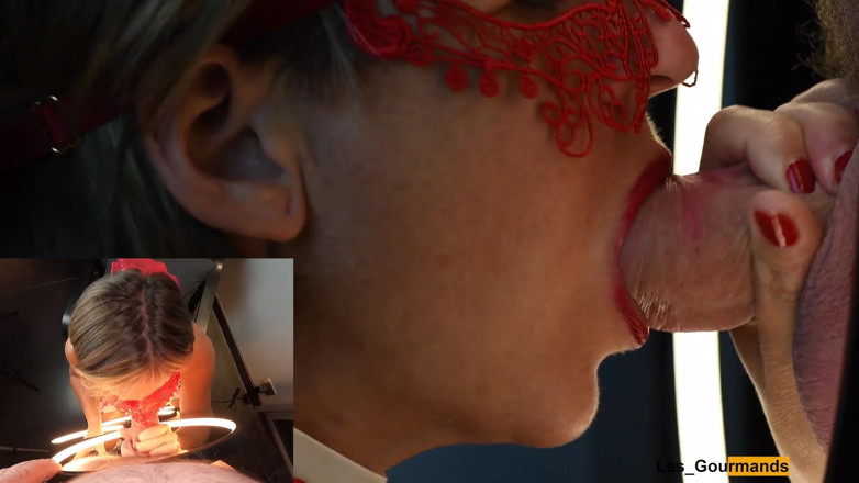 Les Gourmands: MiLF troia mascherata con il rossetto fa un pompino e...