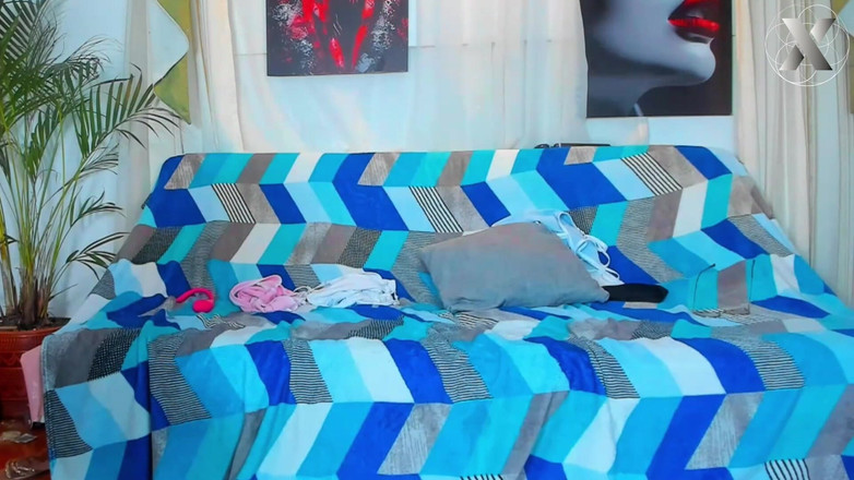 Lesbian Friends: 深舌深入湿透的阴道