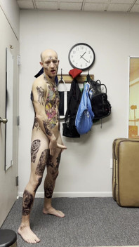 Twarz tatted twink szarpanie podczas dildo jebana