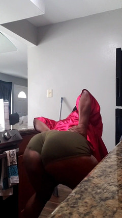 Brownround: Booty Booty