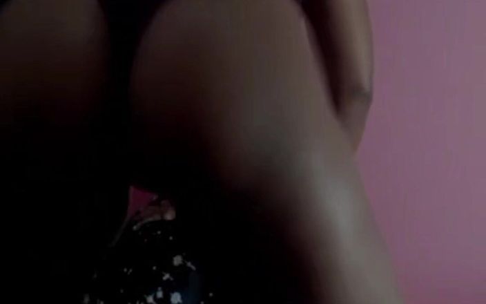 Delicious open butt: Uvas, Lingerie e Fogo: o Trio Perfeito
