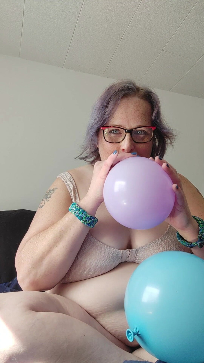 AngYourDirtyCanadian: Playful Balloon Sounds