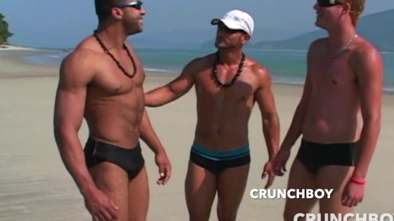 Bareback porn with straight boy: 해변에서 엑시브를 위해 바레백을 따먹는 섹시한 라틴계 소년 두 명