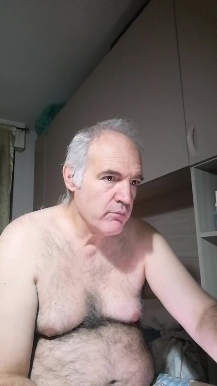 Setesesso7: I Piss and Put a Finger in My Ass and...