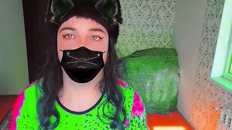 Kitty_Cross: 穿着柔软耳罩的可爱娘娘腔穿着舒适的毛衣