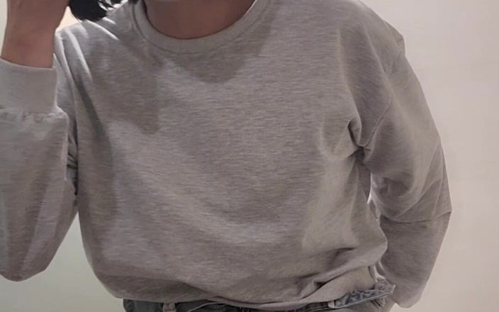 Taiwancdgirl: Tôi cởi quần ra. Bạn thì sao?