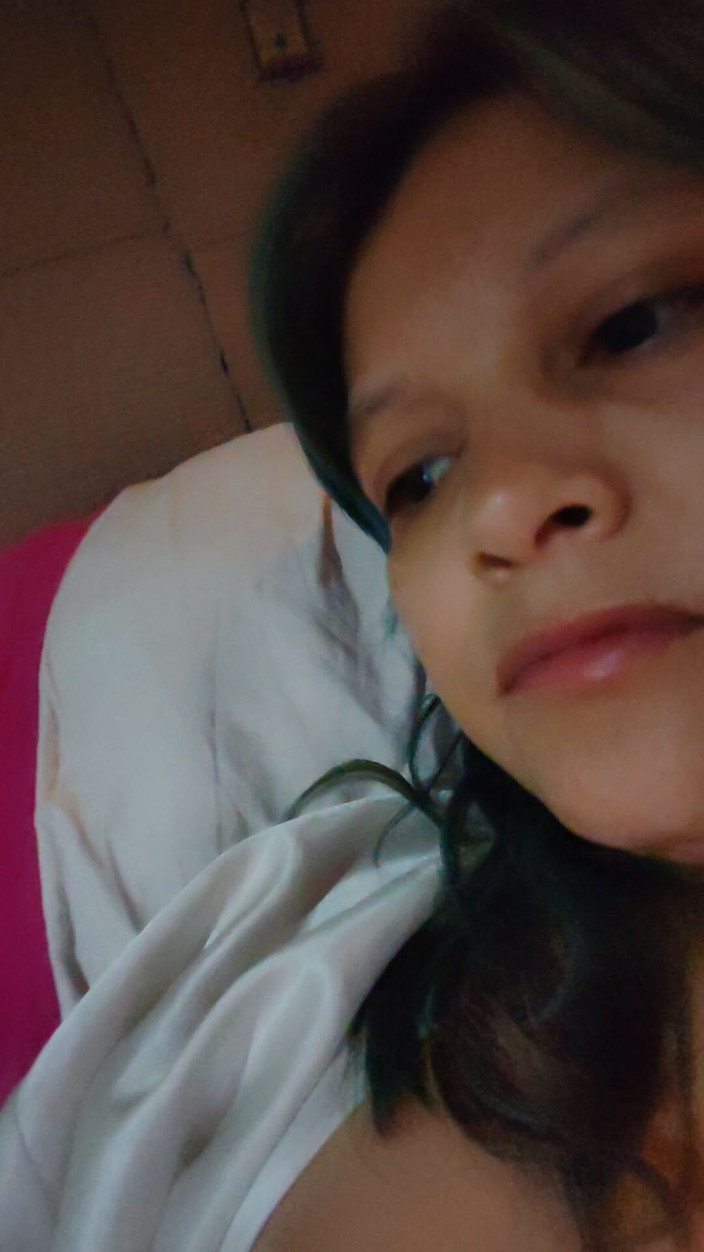 Lusi: Lusi se masturba na frente de outros homens na webcam...
