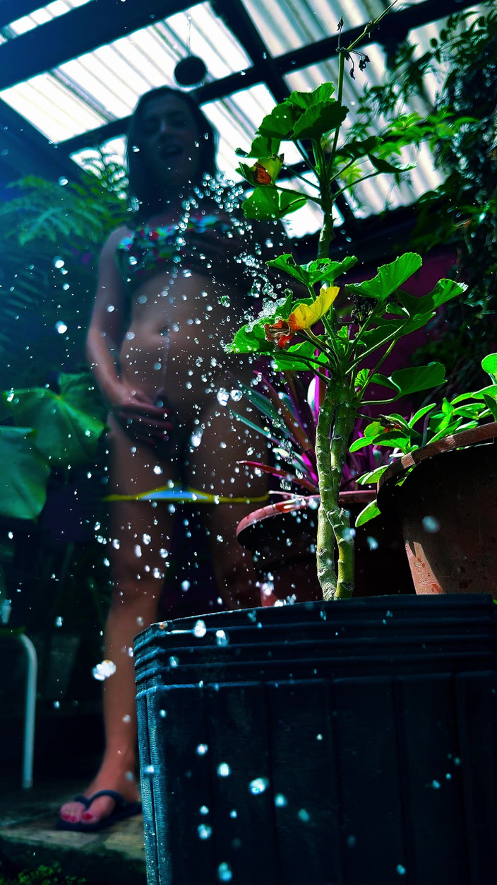 Rebeca Juicy: Sikanie na rośliny w ogrodzie.