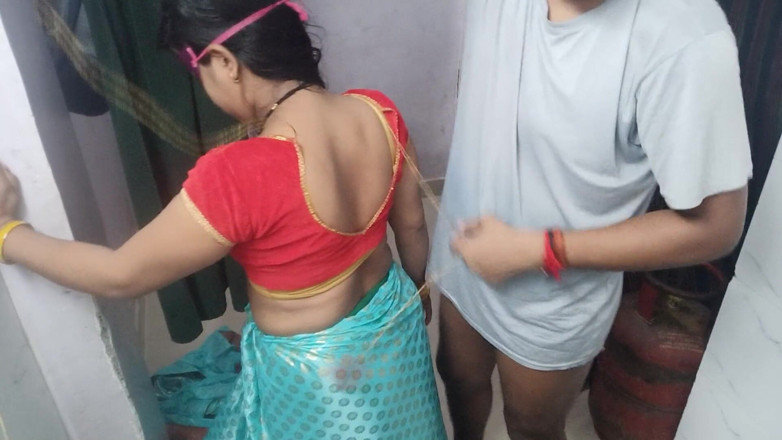 Hindi-Sex: Sâni mari matură sexy indiană bhabhi cu fund perfect suculent...