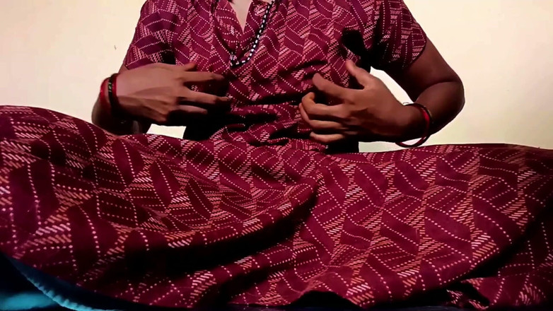 Ammukutty88: Ammu meremas payudaranya saat memakai gaun tidurnya, tiba-tiba sange berat 135