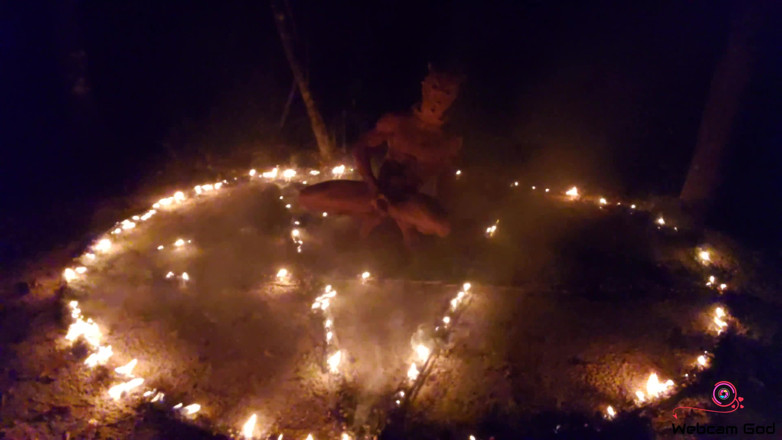 Arthur Eden aka Webcam God: Anillo de fuego - El ritual (4k)