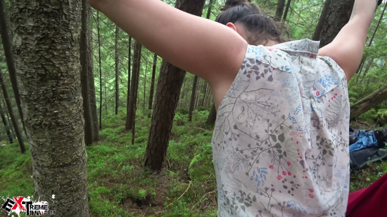 Extreme Tina: Ehemann harter arschficken, gefesseltes schätzchen im wald - drinnen abspritzen