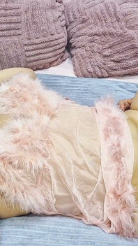 Mein Kaugummi hat die gleiche farbe wie mein baby, puppe