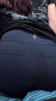 요가 레깅스를 입은 PAWG Lap 댄스