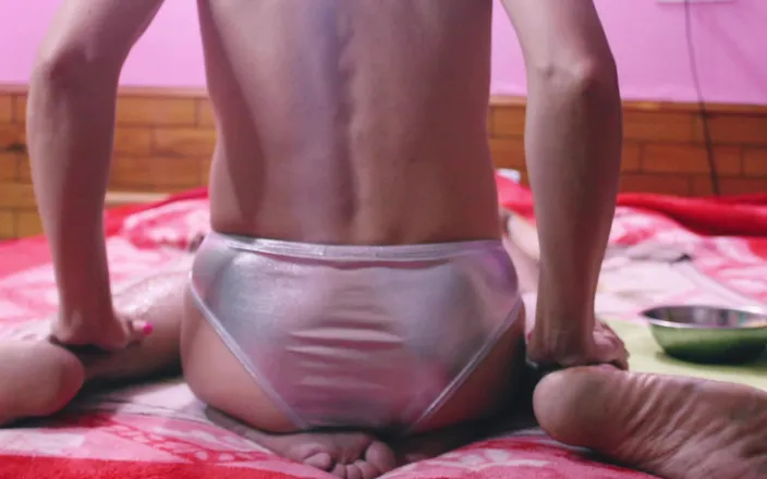 Bolly Karma: Chci mého ptáka do jejího sexy těsného zadku, krásná děvka...