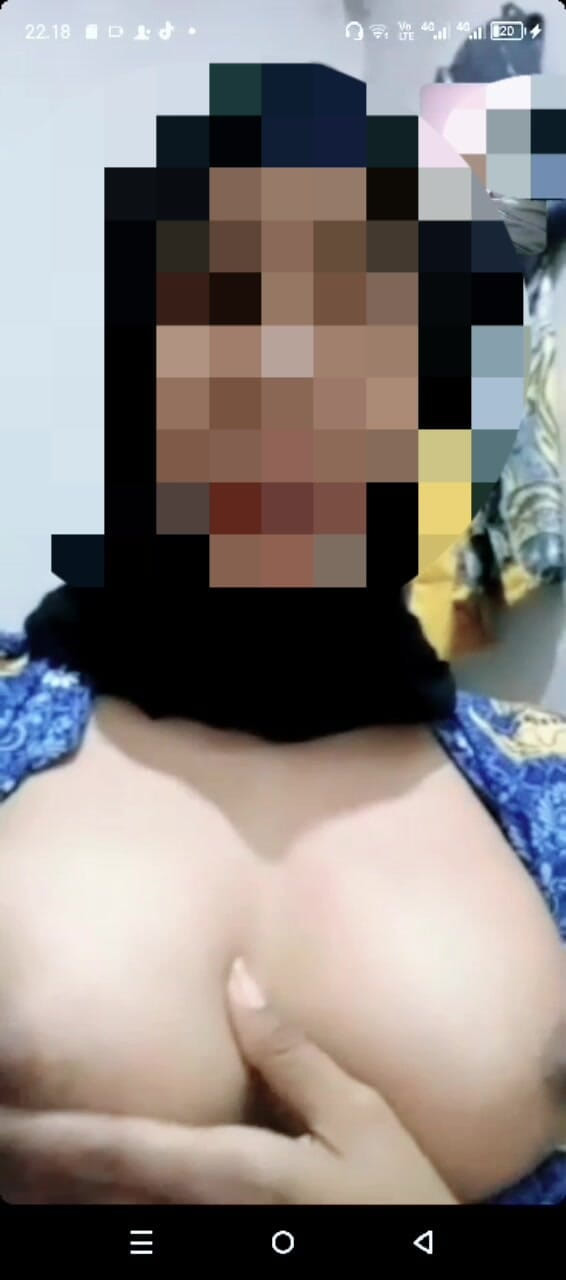 Astriana88: Eine Lehrerin und eine Lehrerin, die zu Hause sein möchte