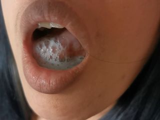 Brighteen Asia: 一个陌生人在街上认出我，并让我清空他的大蛋 （+18）