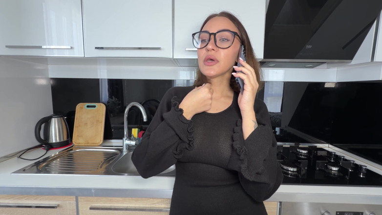 FamilyNews: 継母のホットな彼女が良いセックスをする
