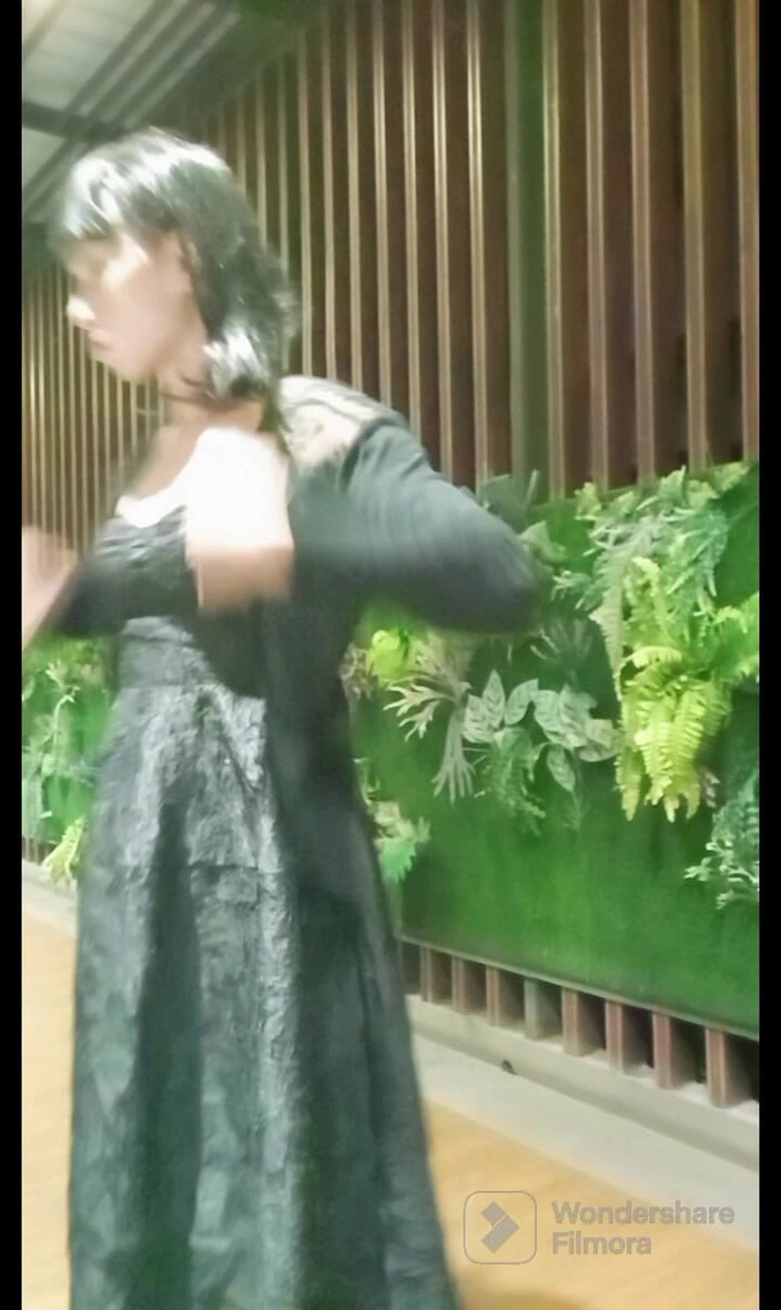 Menaiisd: Noste hezké šaty venku a stříkání