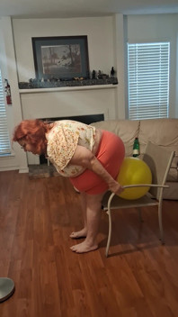 Blooper Big Beauty Nurse Vicki Try's to Pop Balloon with Ass but It Doesnt Work!