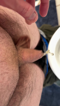 Une Petite Bite Vierge Fait Pipi