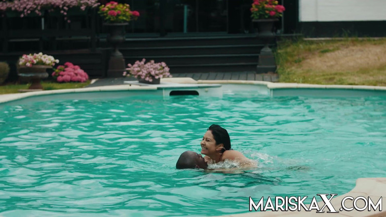 Mariska x: Grosse bite noire, creampie pour Mariska