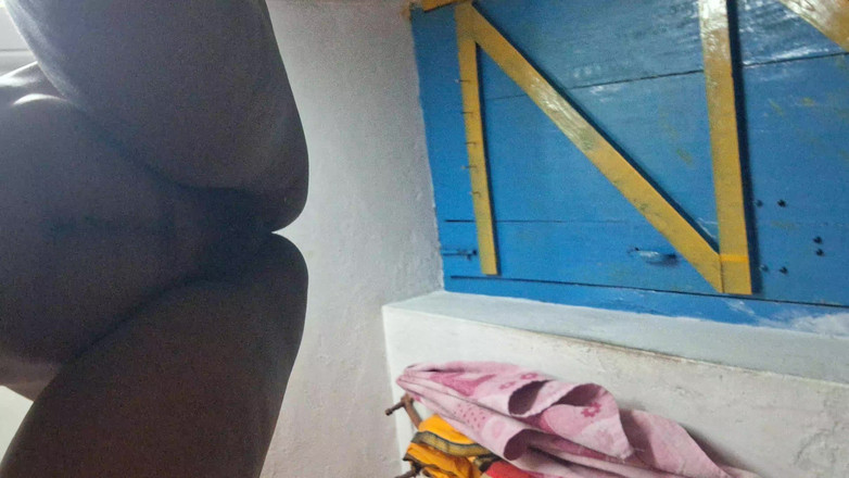 Busty Banuu: 我在我朋友的女朋友家操了她