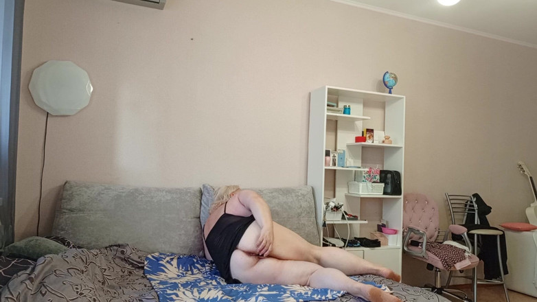 Zona901: Ma voisine se caresse la chatte dans un chat sexuel