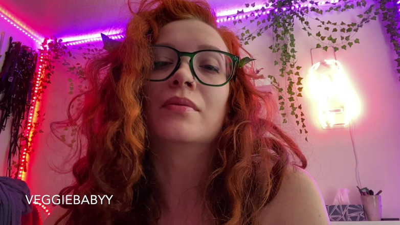 Veggiebabyy: Poison Ivy Strip Tease and Virtual Fuck