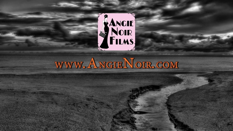 Angie Noir: La matrigna alleggerisce l'erezione mattutina del figliastro