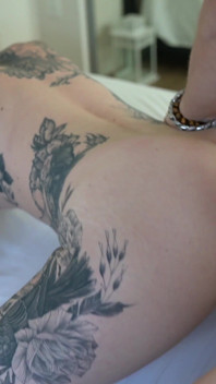 Enorme facial para alta tatuada milf Penny Archer
