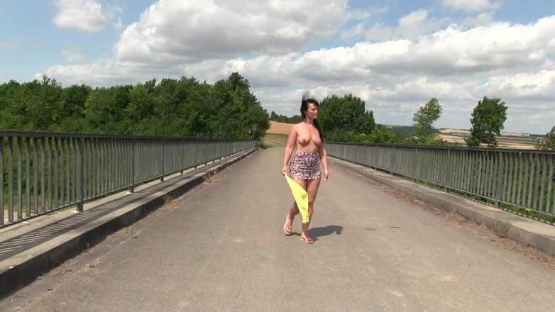 Yvette xtreme: Outdoor-blankziehen mit Yvette Costeau
