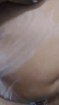 Macocha bierze prysznic z Clean jej seksowne cycki i gorącą cipkę