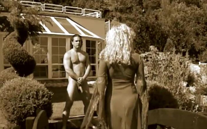 Inthe MILF room: Les fantasmes pervers d’une femme excitée