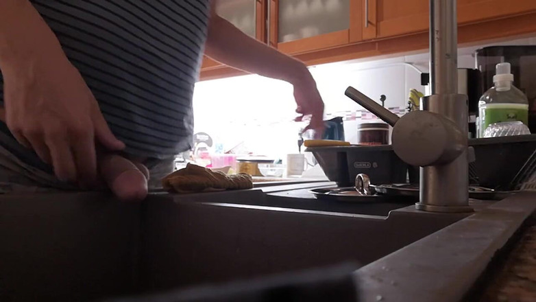 Rafael Torreano: Sabah mutfak lavabosunun içine işiyor