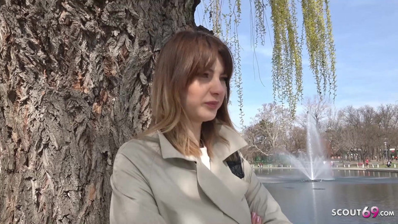 Scout69: Sarkık memeli genç Kristin sokakta oyuncu seçmelerinde sert anal seks...