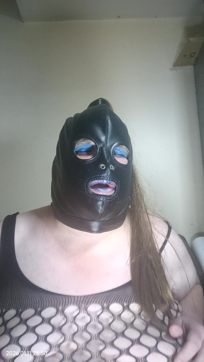 Stephanie-Nicole-TV: BBW TV Plays with Her Nipples Through Fishnet Body Stocking.