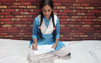 Parizadi: Hintli köylü öğrenci kız seks