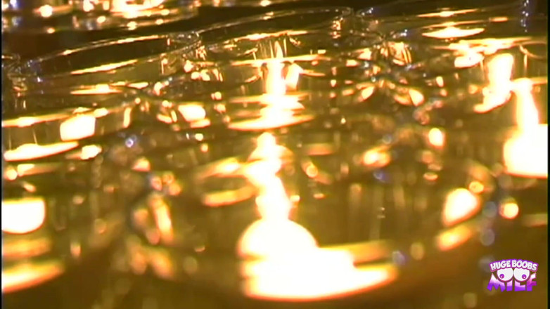 Huge Boobs MILF: Eine stilvolle blondine mit dicken titten lockt ihren liebhaber, auf...