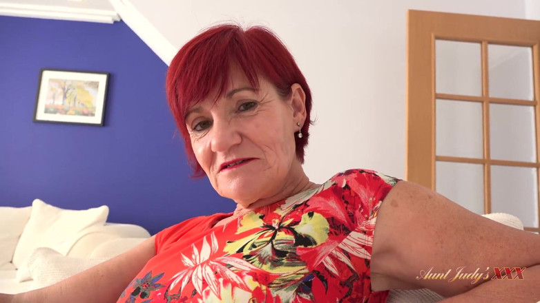 Aunt Judy's XXX: AuntJudysXX - твоя 64-летняя горячая бабуля тетушка миссис Линда застукала тебя с грязным журналом