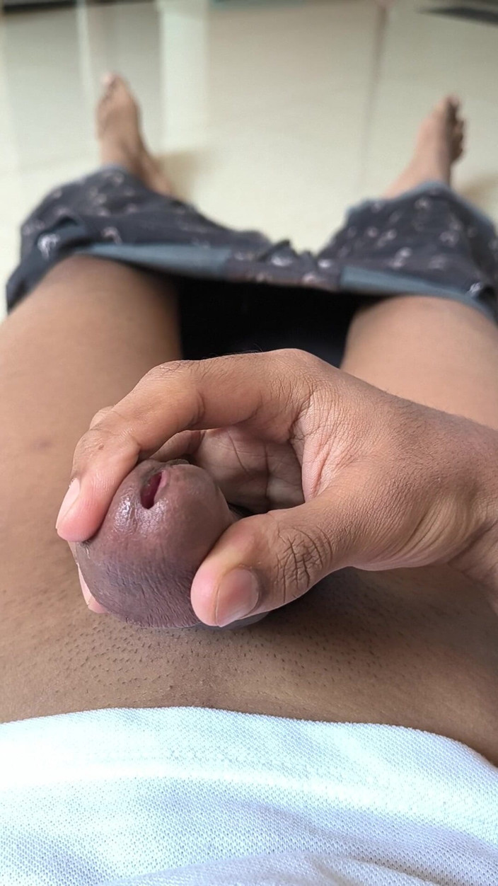 18_Boy_Flirt: Masterbation după-amiază cu pulă mare indiană