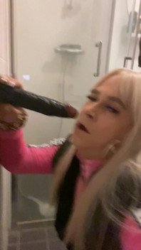 Bimbo Tranny Throats Xxl Dildo