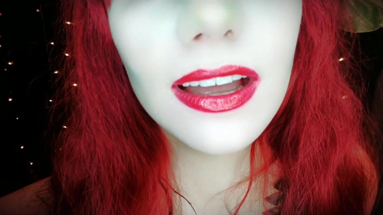 Scarlet Vixen: 그녀의 키스로 당신을 독살하는 Executrix Ivy (wmv)