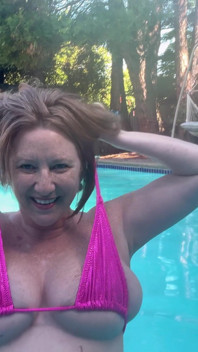 Nuda in piscina - Richiesta personalizzata