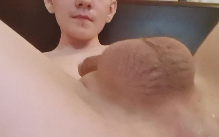 Prettyboi2000x: To jest kolejny vid mnie, ale z dildo tyłek jebanie!