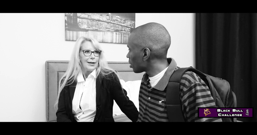 Black Cock Loving: Gilf canadiană cu țâțe mari umplută cu spermă de un taur...