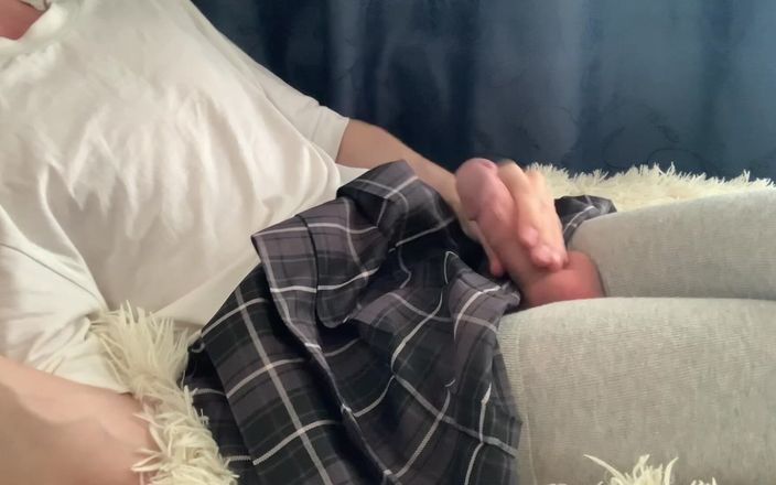 BOBRIKGAY: Femboy呻吟并甜蜜地高潮